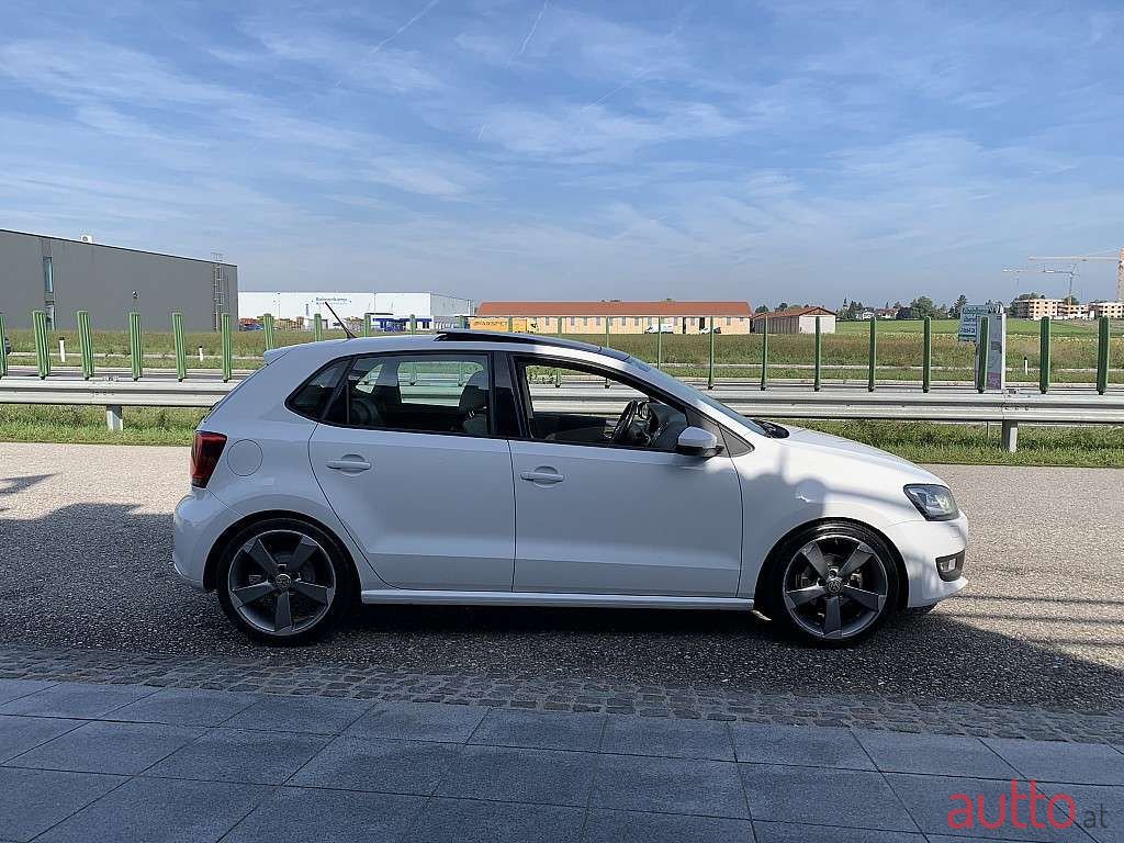 2011' Volkswagen Polo photo #5
