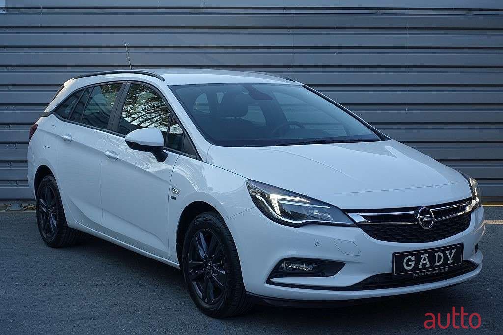 2019' Opel Astra photo #3