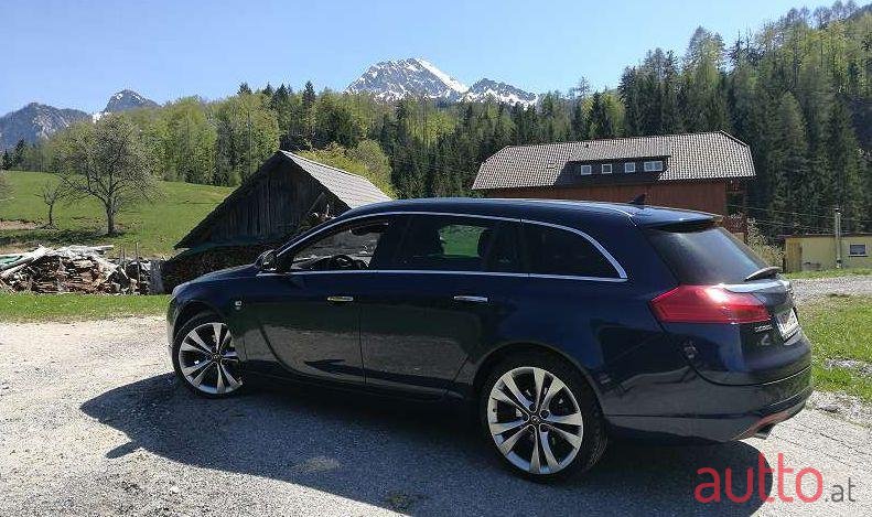 2011' Opel Insignia photo #2