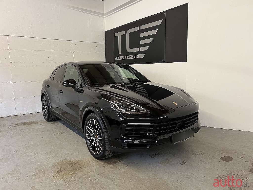 2019' Porsche Cayenne photo #2