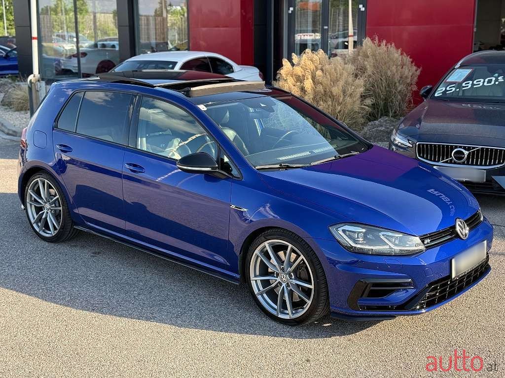 2017' Volkswagen Golf photo #2