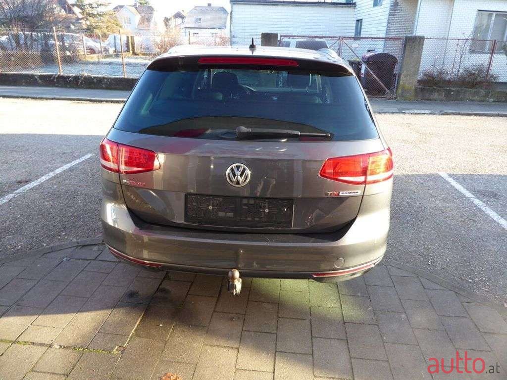 2017' Volkswagen Passat photo #4