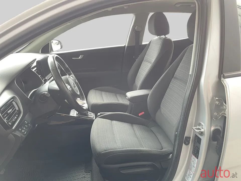 2020' Kia Stonic photo #6