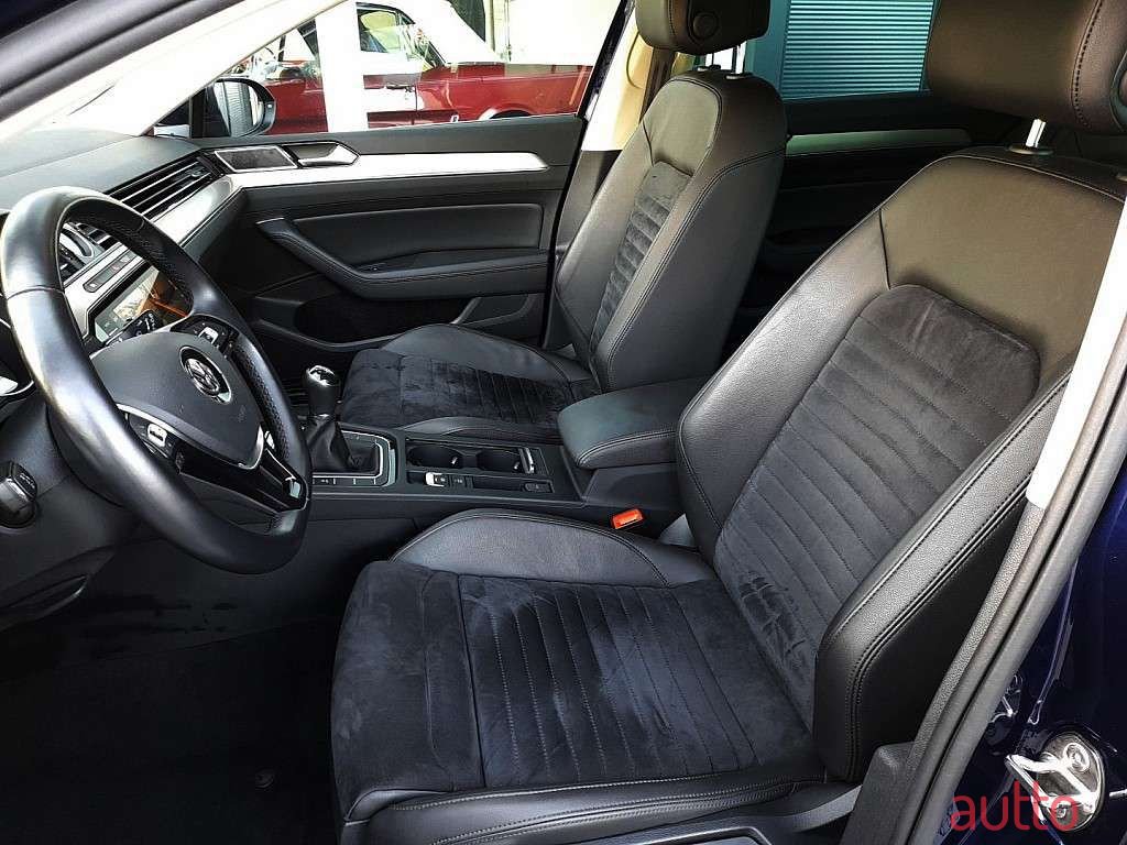 2019' Volkswagen Passat photo #4