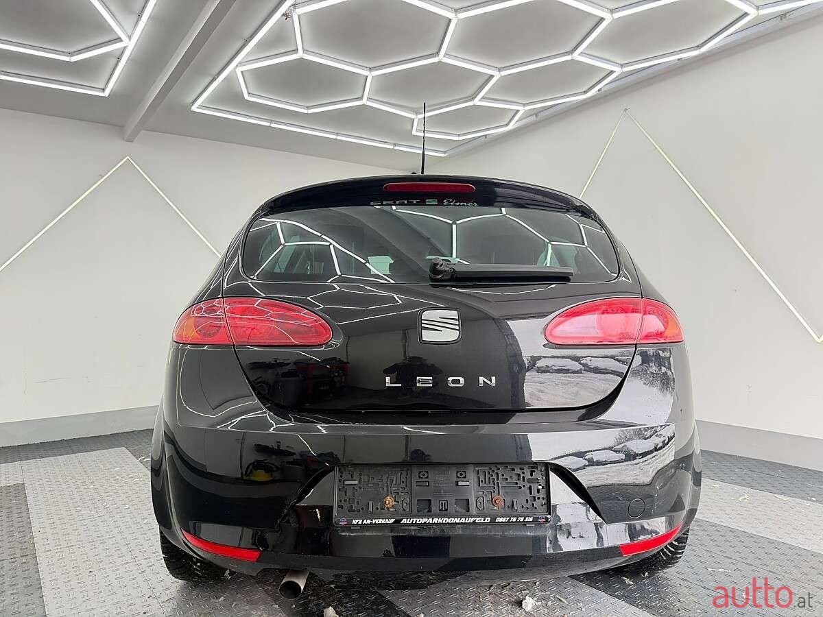 2008' SEAT Leon photo #5