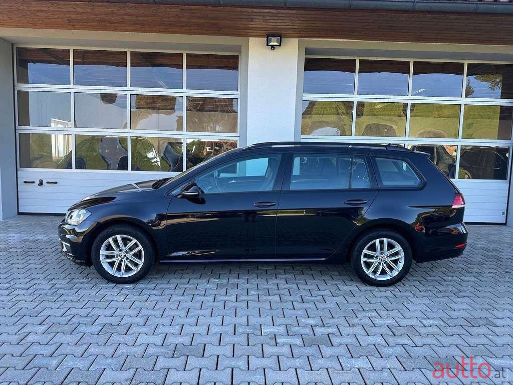 2020' Volkswagen Golf photo #2