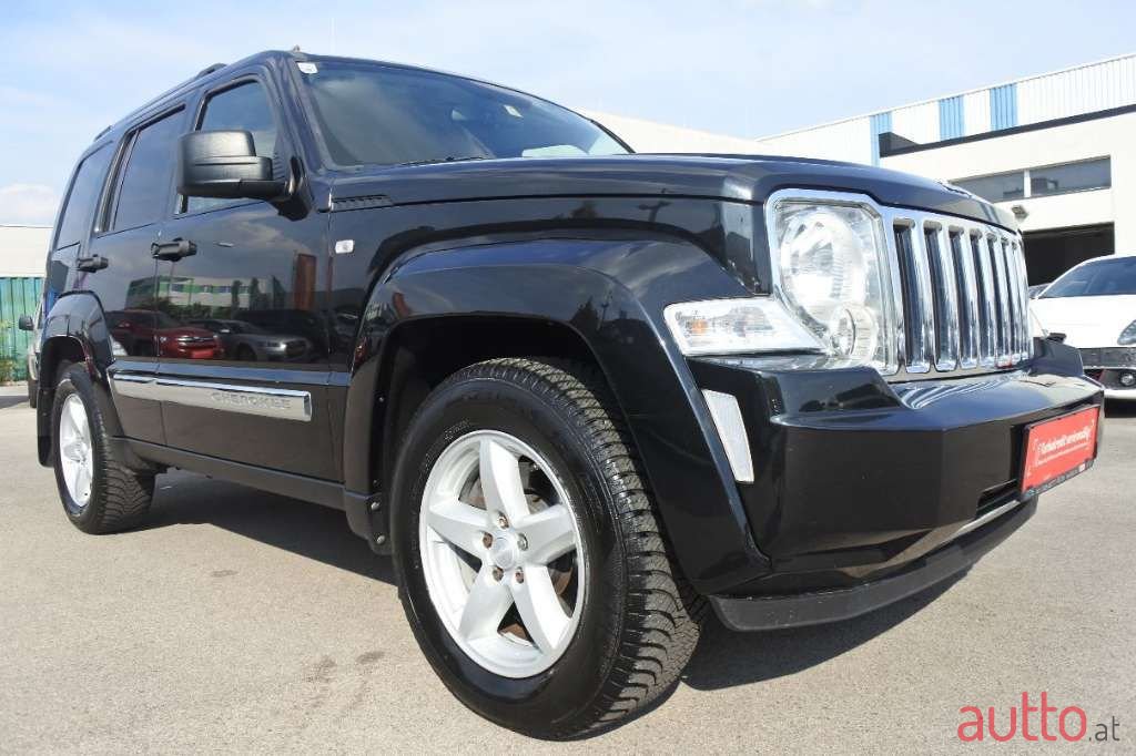 2010' Jeep Cherokee photo #6