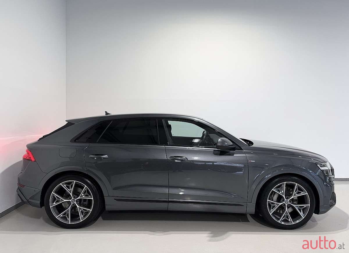 2021' Audi Q8 photo #2