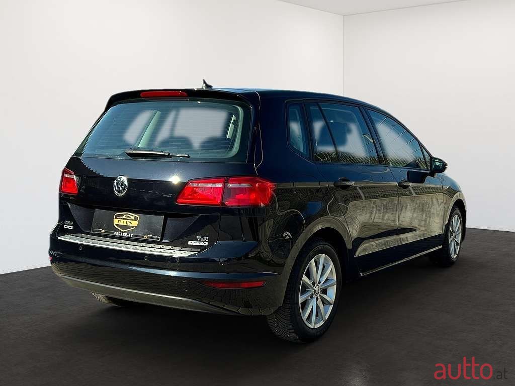 2015' Volkswagen Golf photo #5