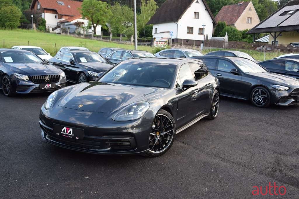 2019' Porsche Panamera photo #1