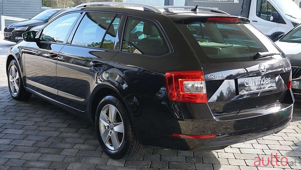 2020' Skoda Octavia photo #2