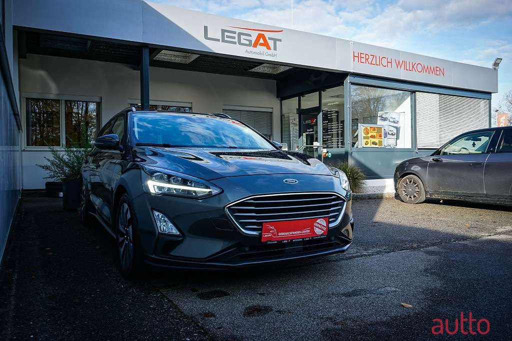 2020' Ford Focus photo #4