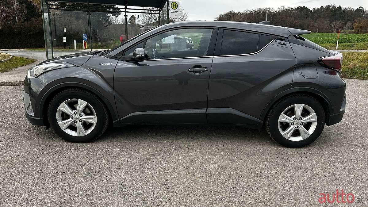 2017' Toyota C-HR photo #3