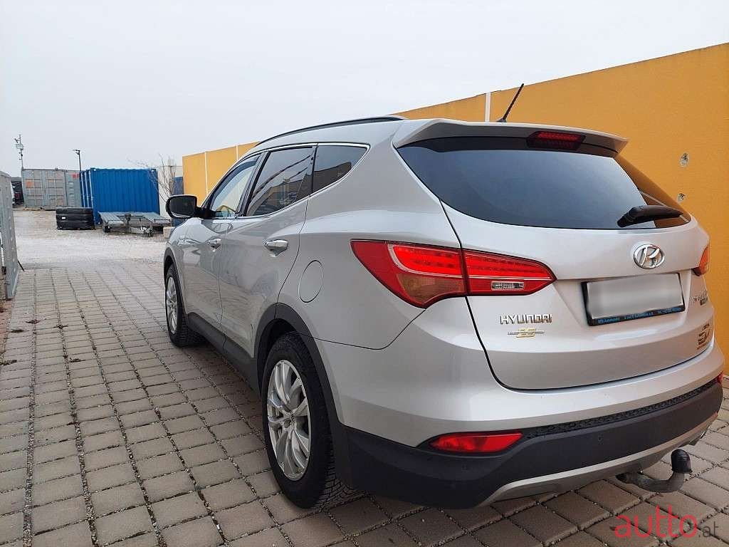 2013' Hyundai Santa Fe photo #6