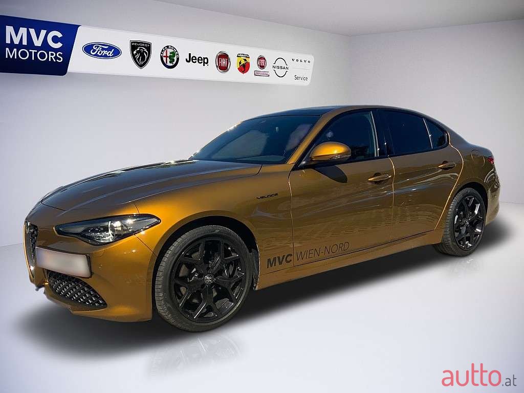 2022' Alfa Romeo Giulia photo #2