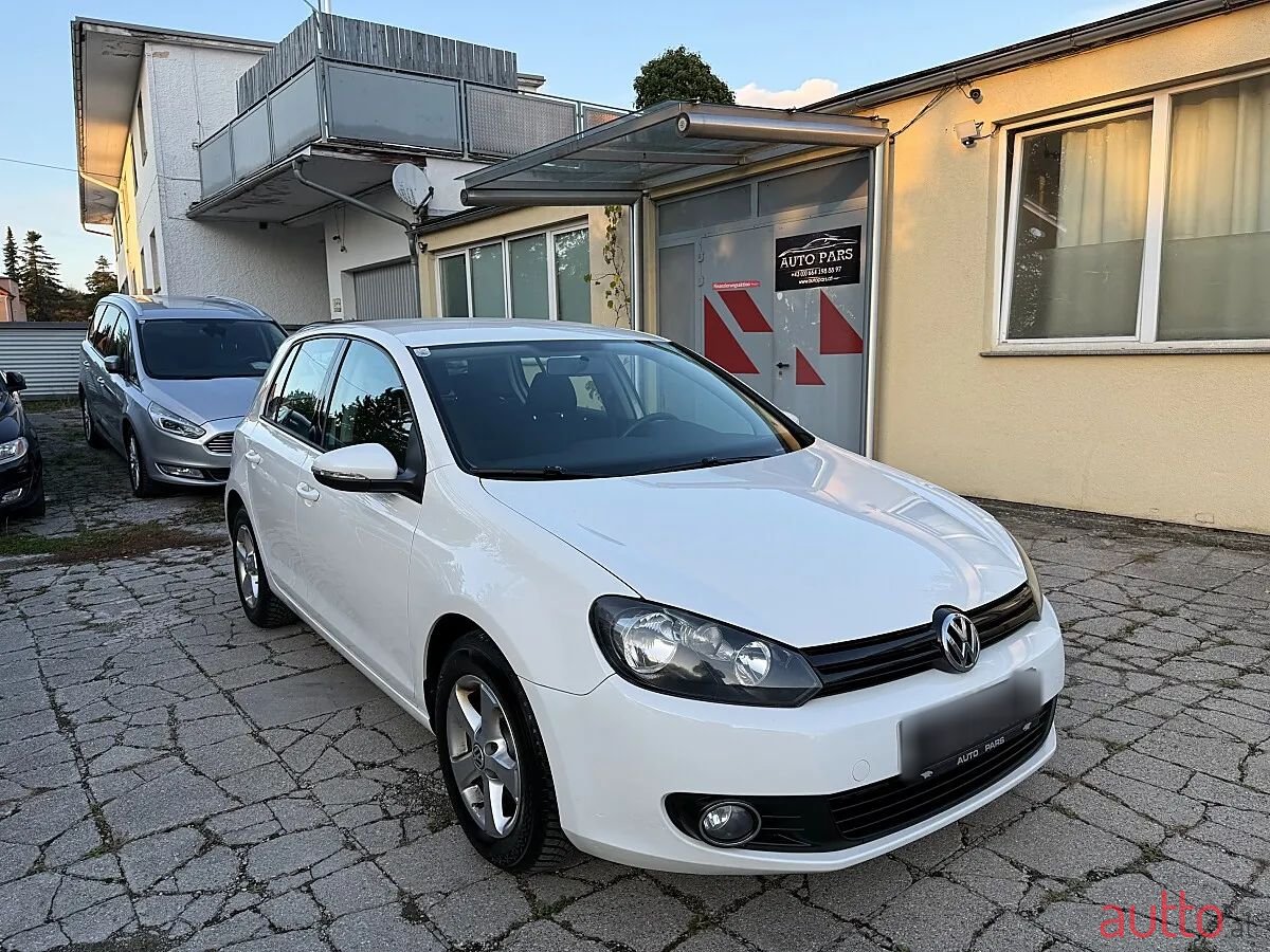2011' Volkswagen Golf photo #3