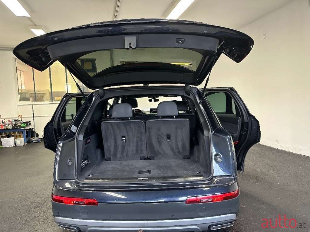 2016' Audi Q7 photo #4