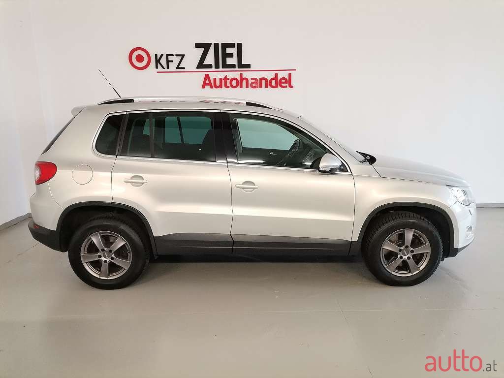 2009' Volkswagen Tiguan photo #3
