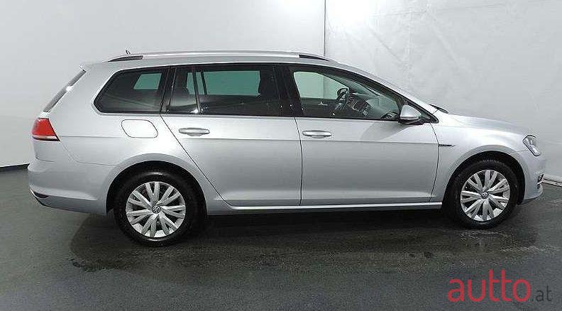 2015' Volkswagen Golf photo #2