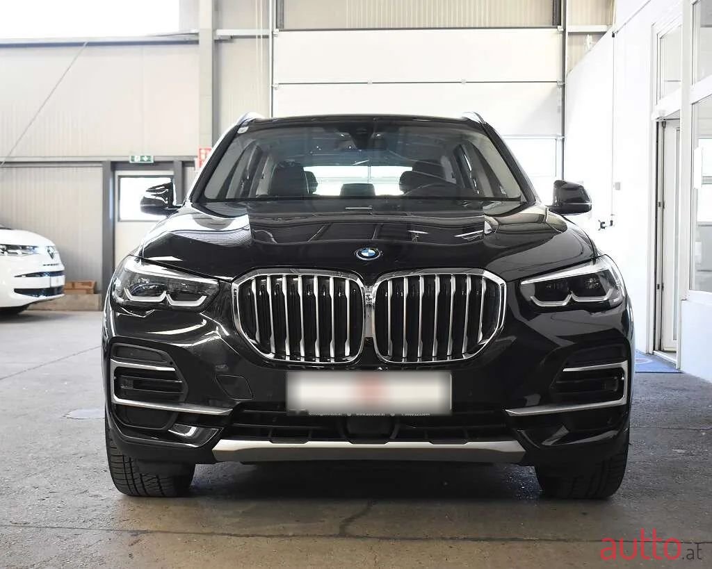2022' BMW X5 photo #2