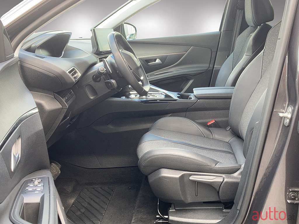 2022' Peugeot 3008 photo #6