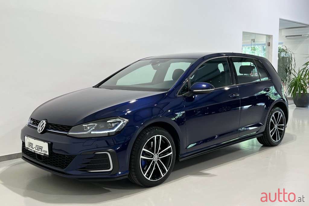 2017' Volkswagen Golf photo #5