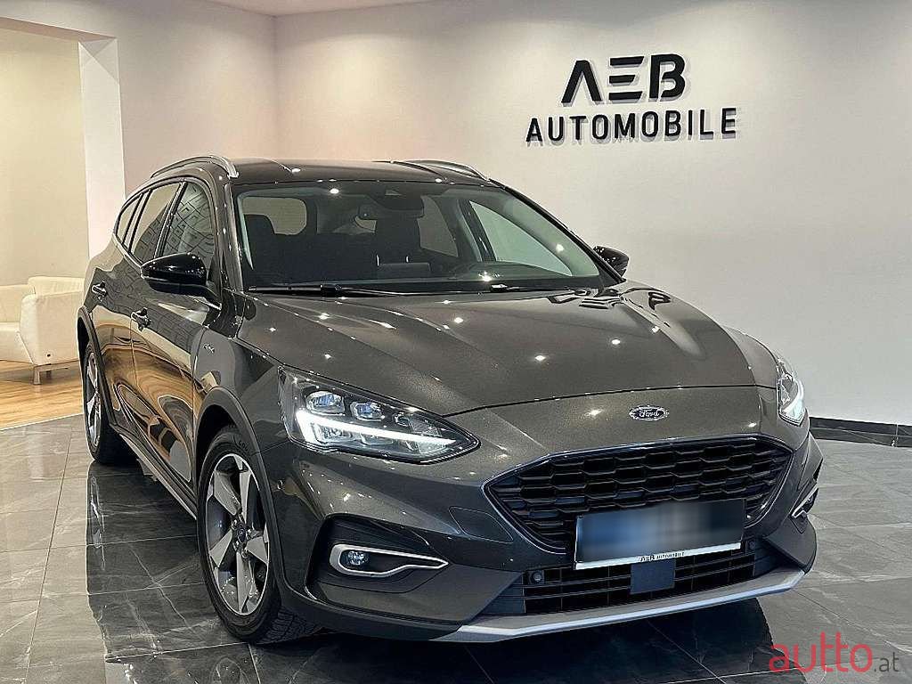 2020' Ford Focus photo #4