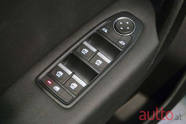 2022' Renault Captur photo #5