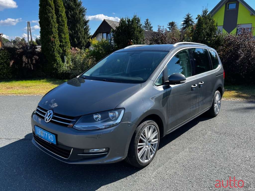 2011' Volkswagen Sharan photo #1