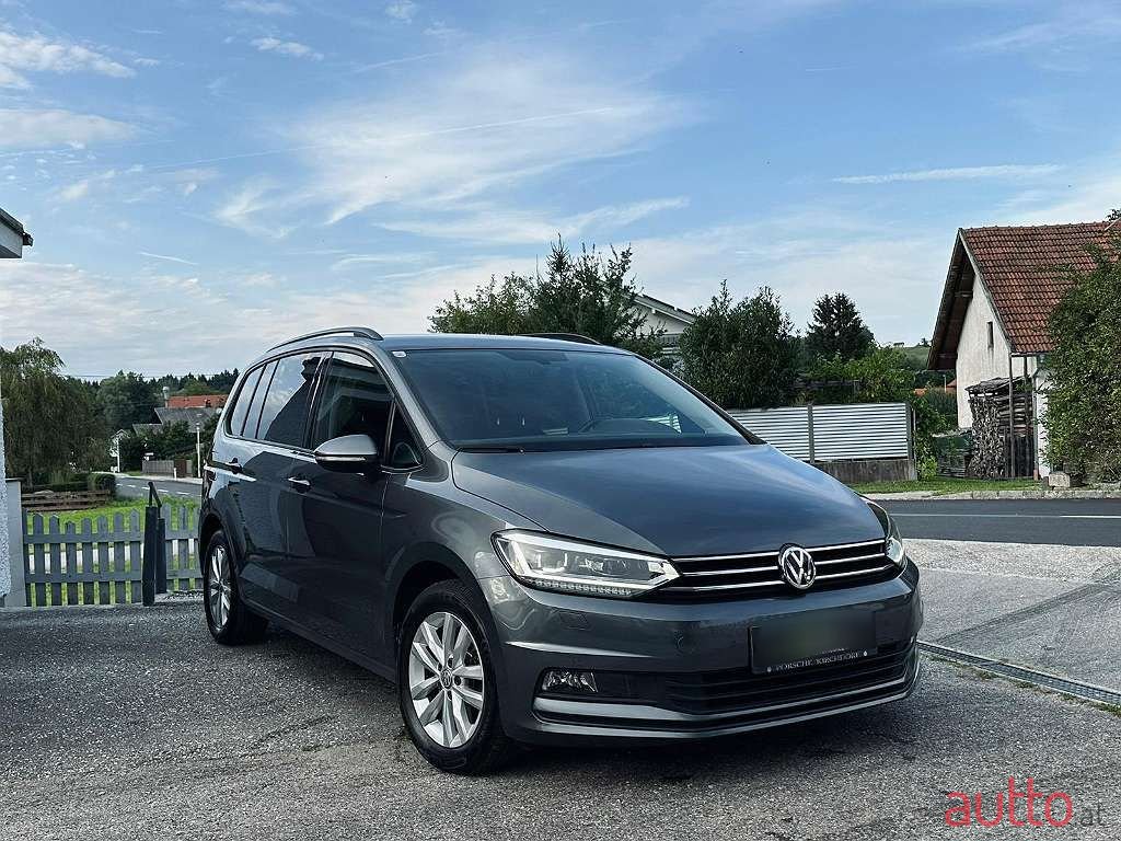 2018' Volkswagen Touran photo #2