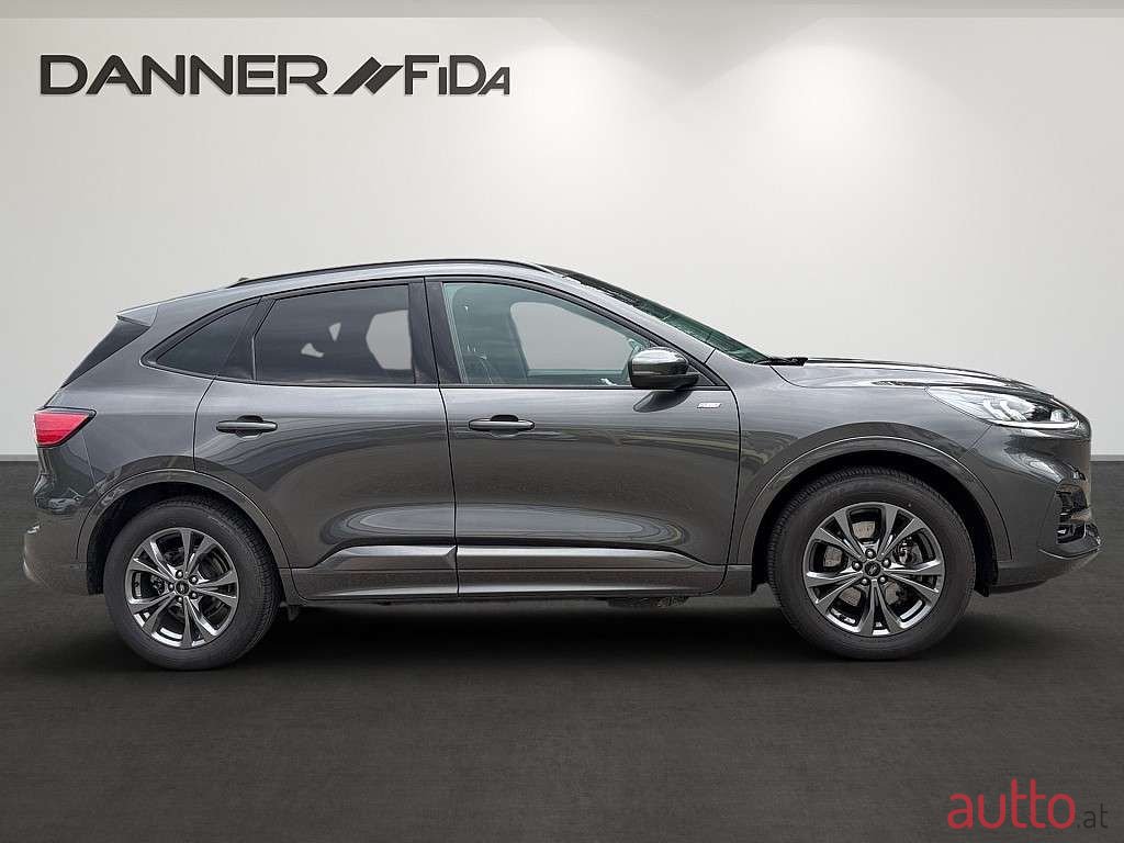 2022' Ford Kuga photo #3