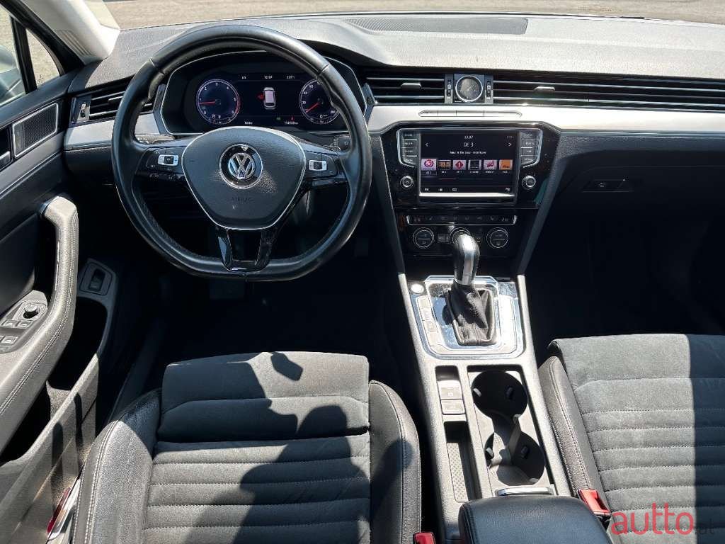 2015' Volkswagen Passat photo #6