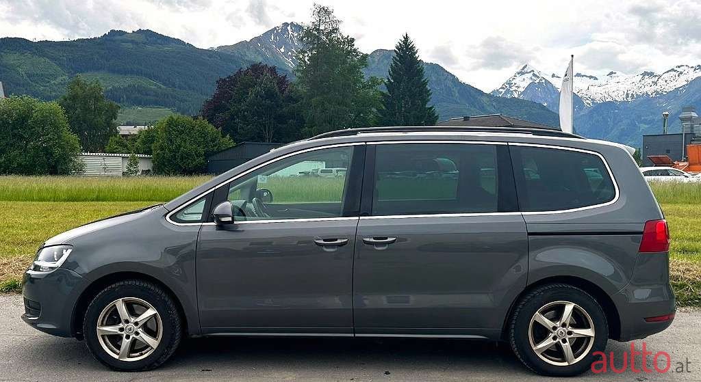 2011' Volkswagen Sharan photo #5