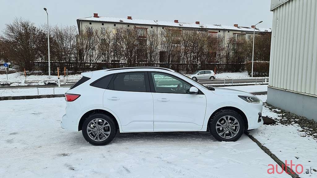 2022' Ford Kuga photo #5