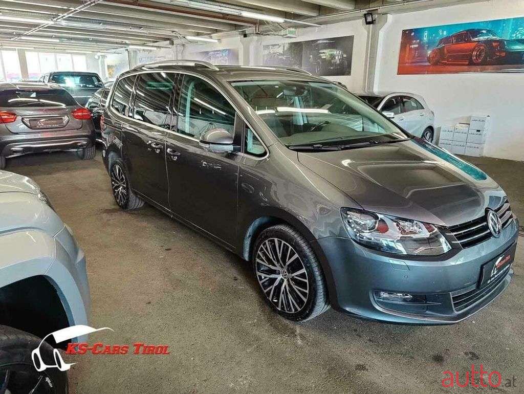 2017' Volkswagen Sharan photo #5