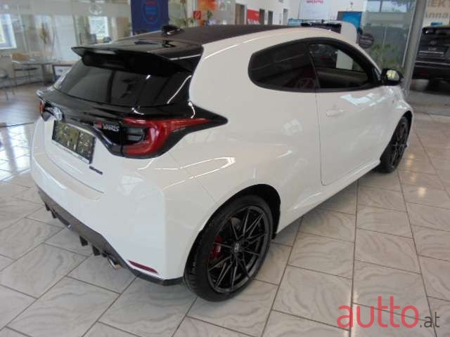 2024' Toyota Yaris photo #3