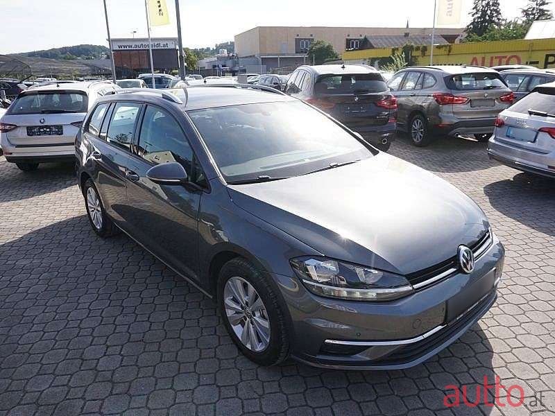 2018' Volkswagen Golf photo #2