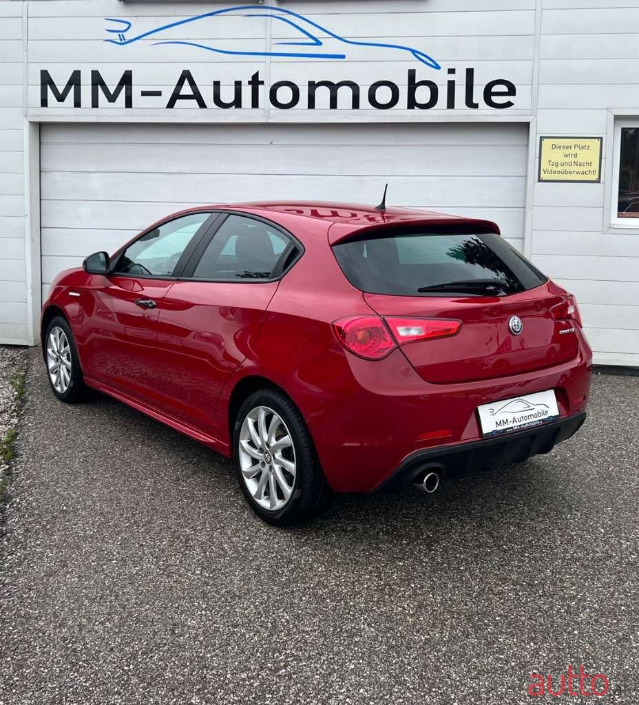2016' Alfa Romeo Giulietta photo #2