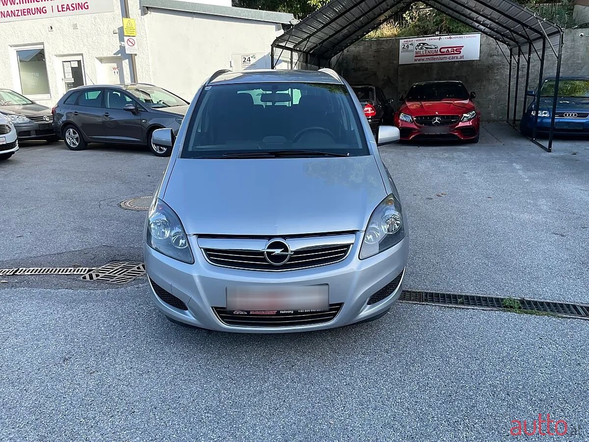 2011' Opel Zafira photo #4