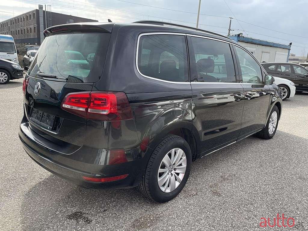 2016' Volkswagen Sharan photo #3