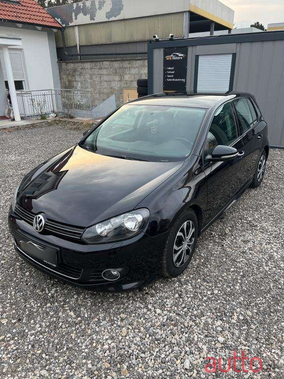 2010' Volkswagen Golf photo #1