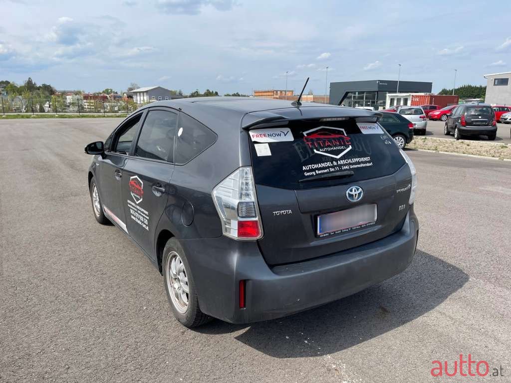 2013' Toyota Prius photo #5