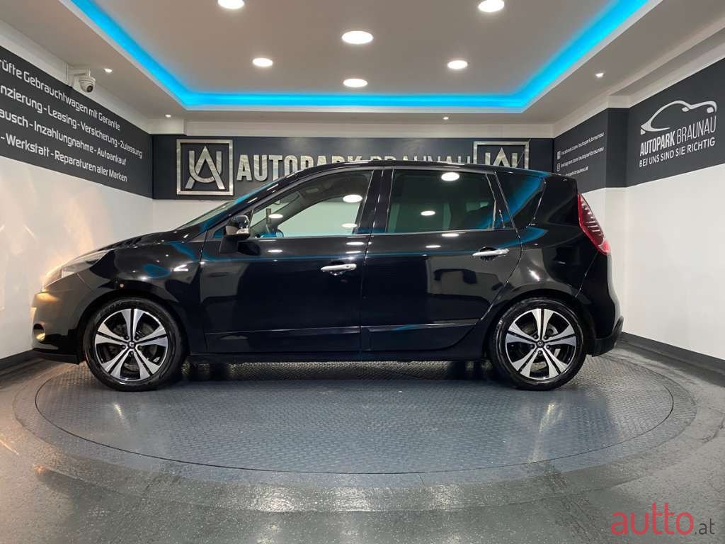 2011' Renault Scenic photo #3