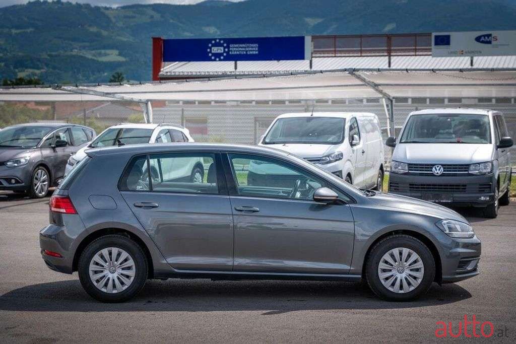 2018' Volkswagen Golf photo #5