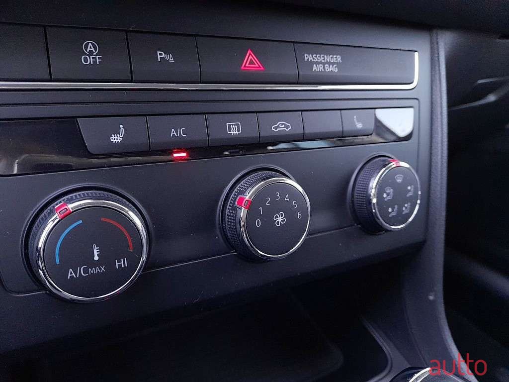 2019' SEAT Leon photo #4