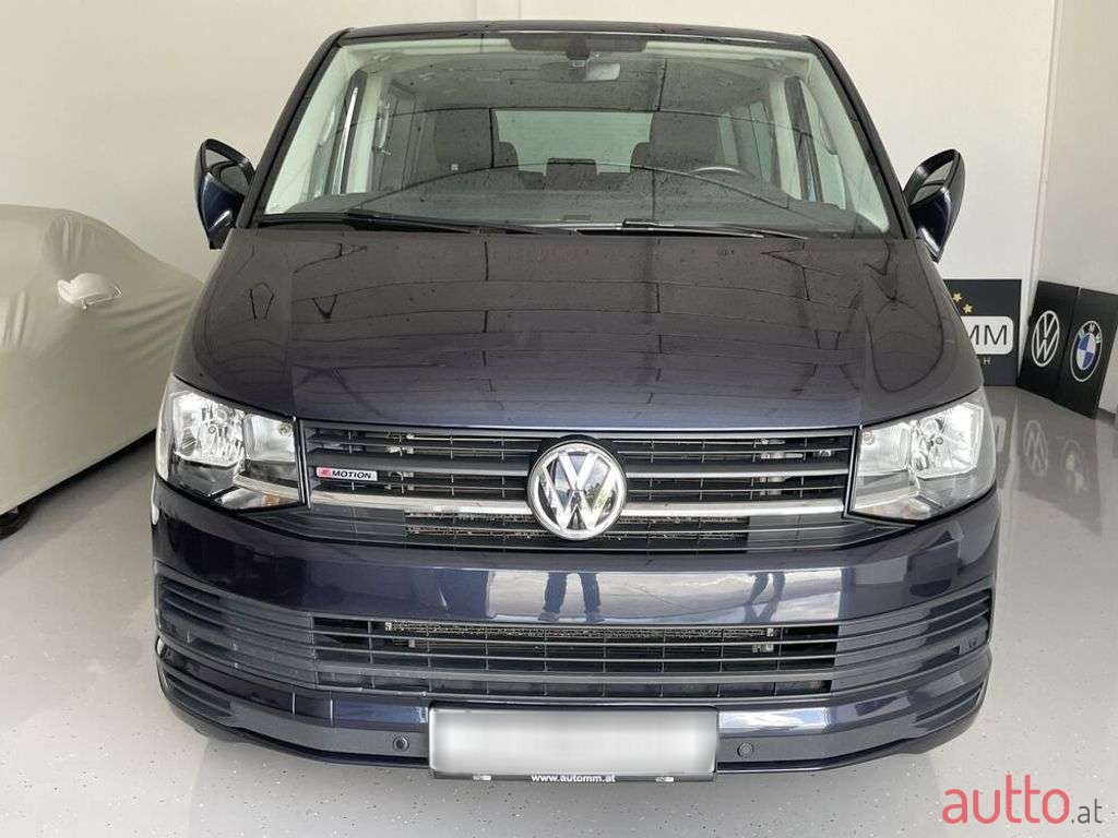 2017' Volkswagen Multivan photo #2