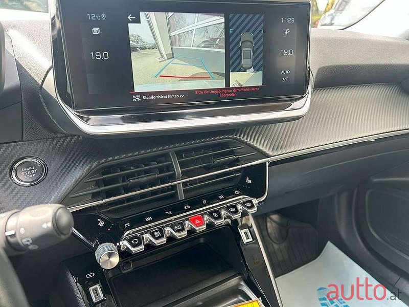 2022' Peugeot 2008 photo #2