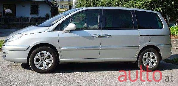 2012' Citroen C8 photo #1