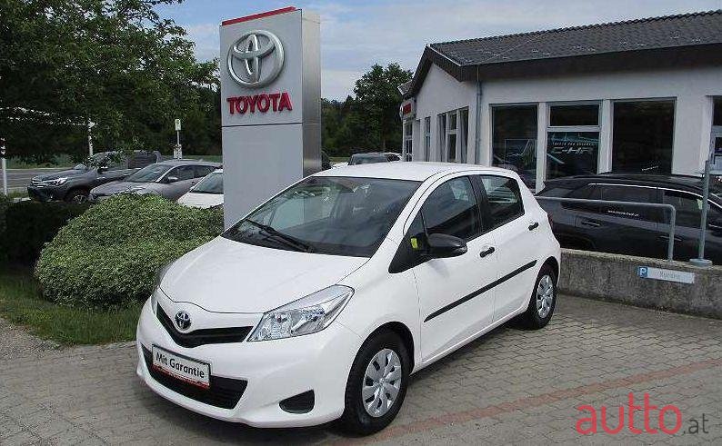 2012' Toyota Yaris photo #1