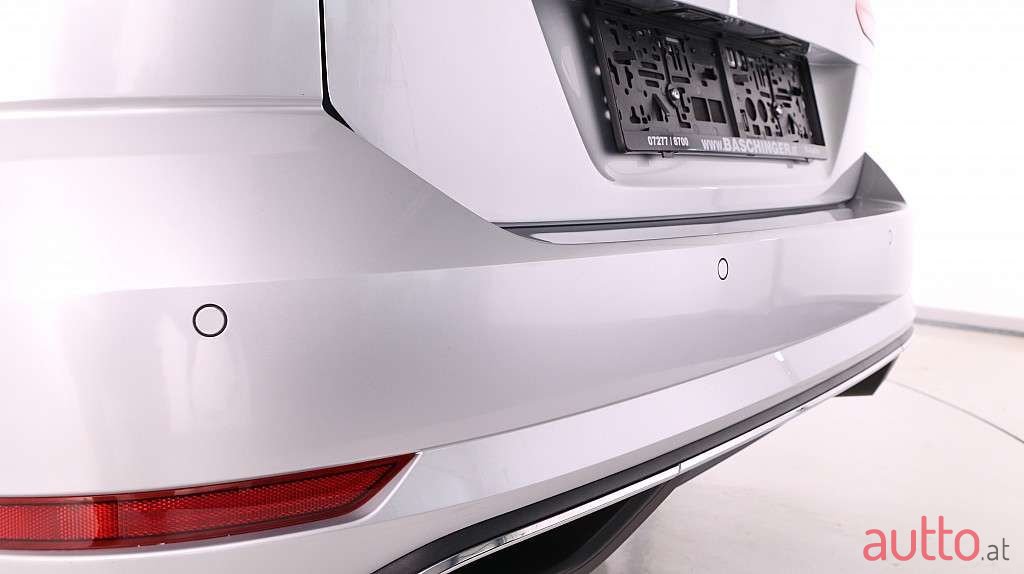 2018' Volkswagen Golf photo #6